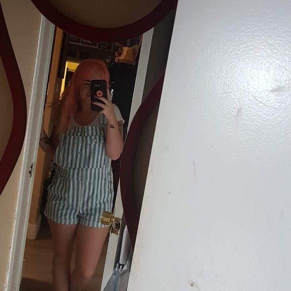 Meet your Posher, Sabrina - Picture 1 of 1